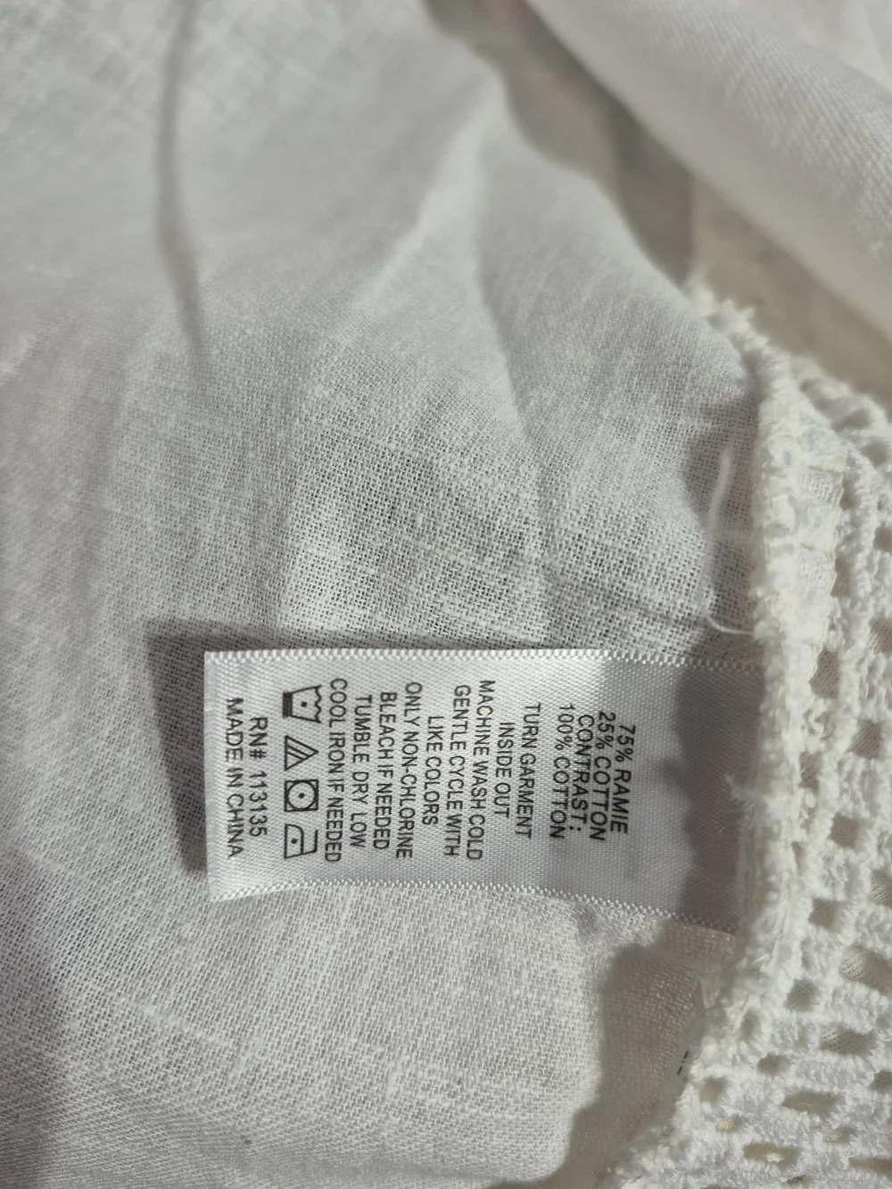 Leo & Nicole Petite Medium White Textured Button Front Top Embroidered Floral - Picture 7 of 8